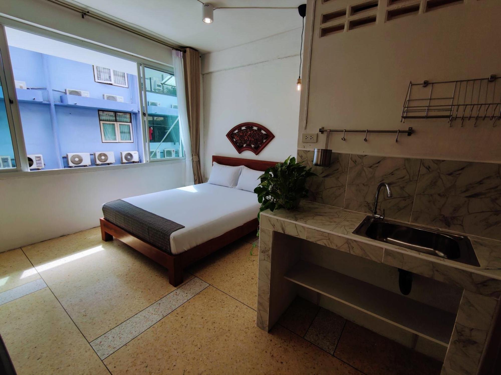 Lumphini 5 Train Station Center Ensuite Aircon Appartement *