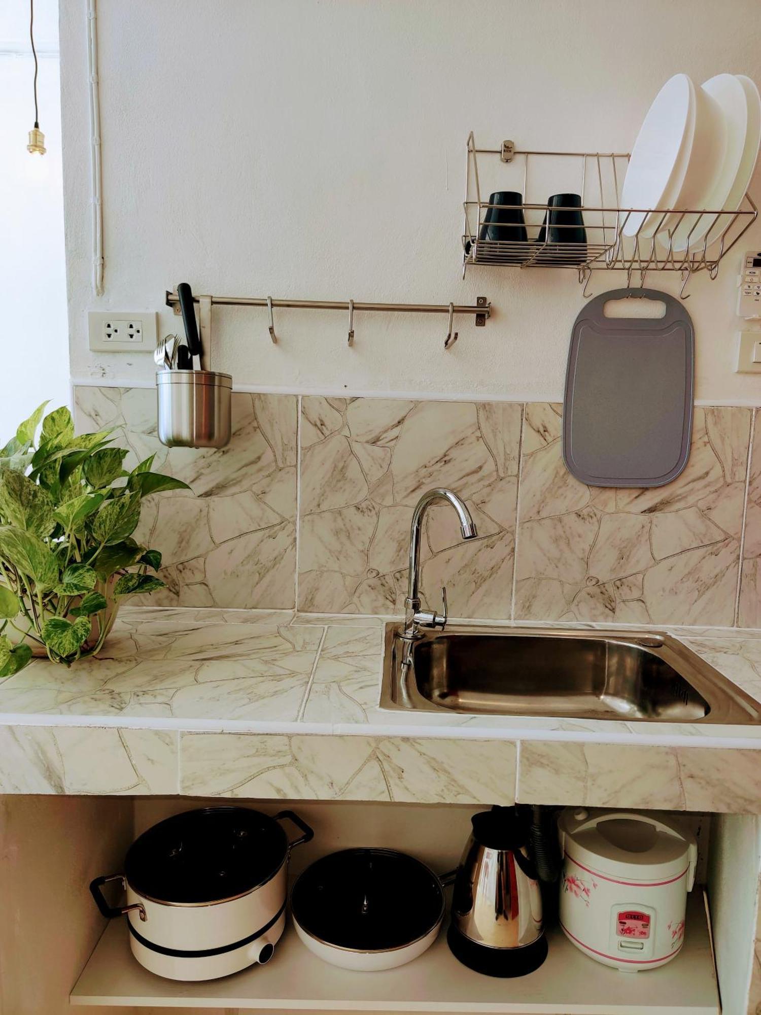 Lumphini 5 Train Station Center Ensuite Aircon * Bangkok