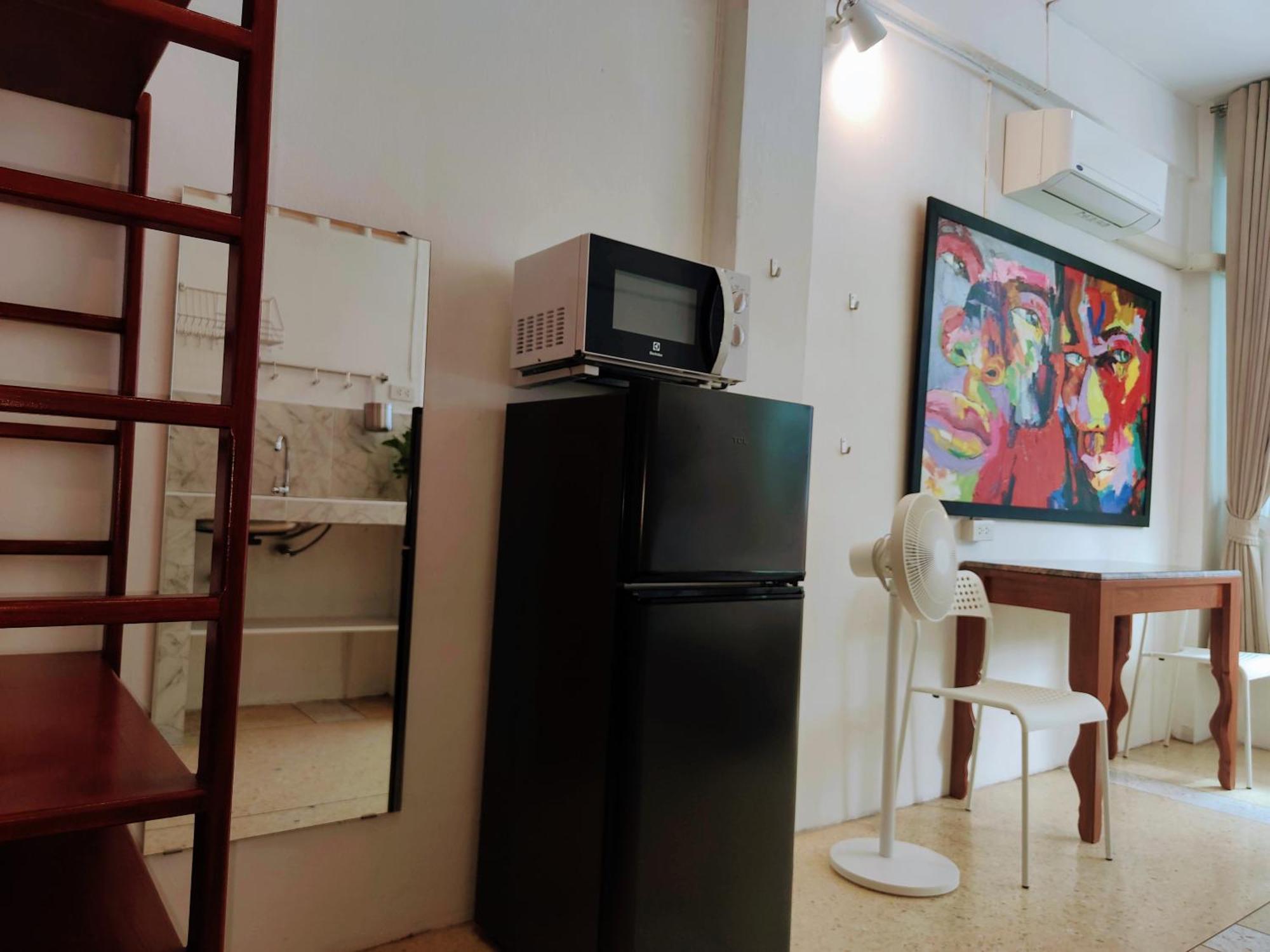 Lumphini 5 Train Station Center Ensuite Aircon Appartement *