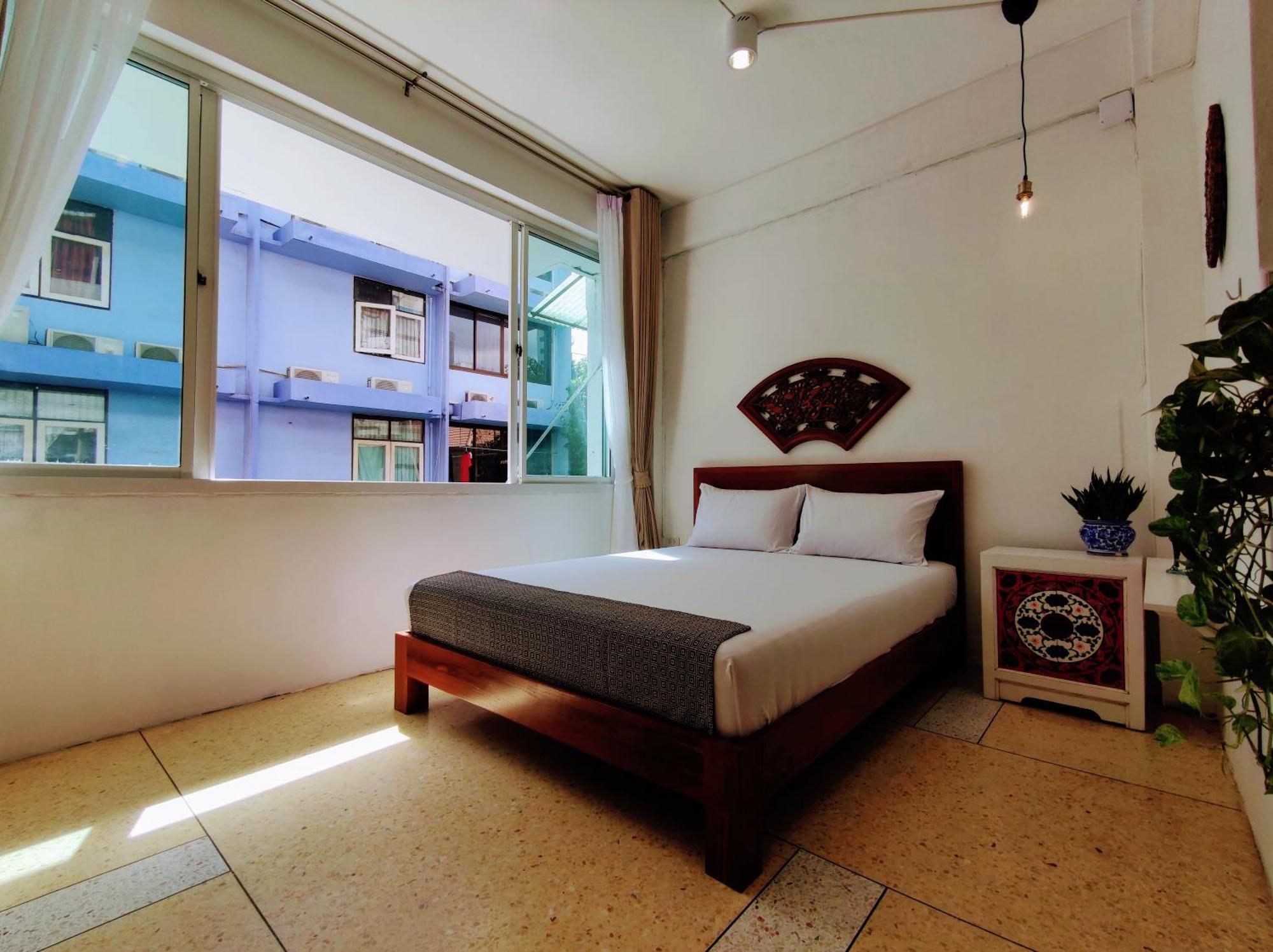 Lumphini 5 Train Station Center Ensuite Aircon